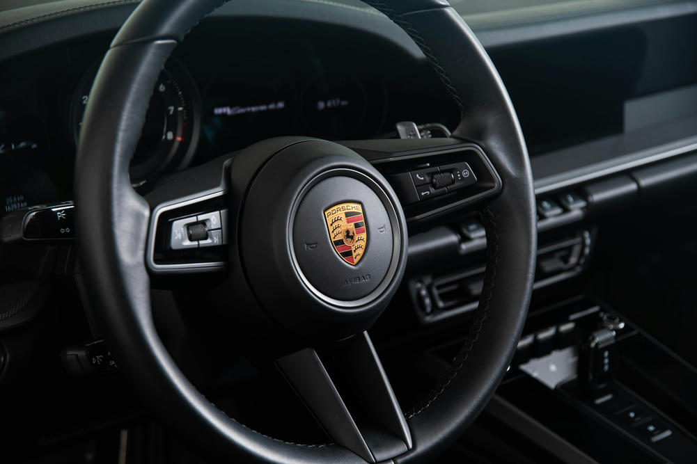 Porsche logo op het stuur