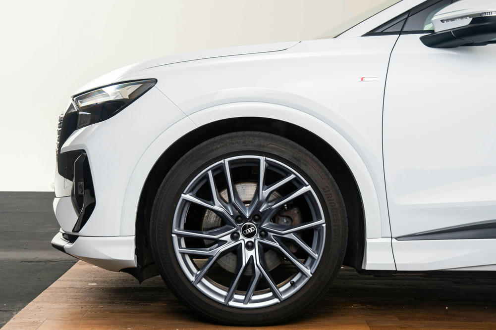 Q4 etron velgje 21 inch - Audi Sport, gegoten lichtmetaal 5-W-spaak-ster-design