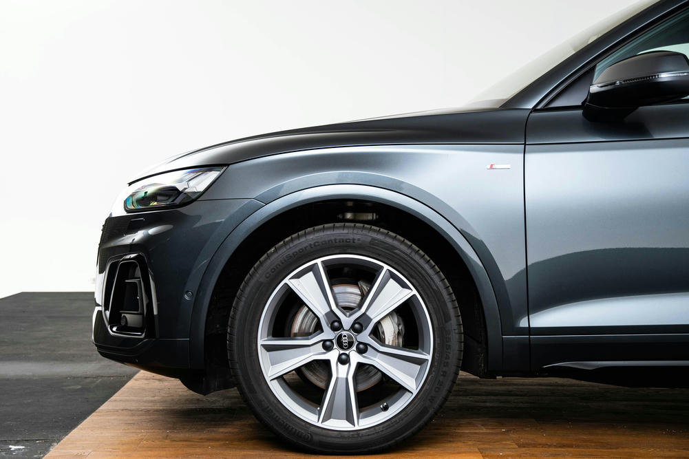 Q5 20 inch lichtmetalen velgen, Audi Sport 5-arm offroad-design, titaangrijs mat, glansgedraaid