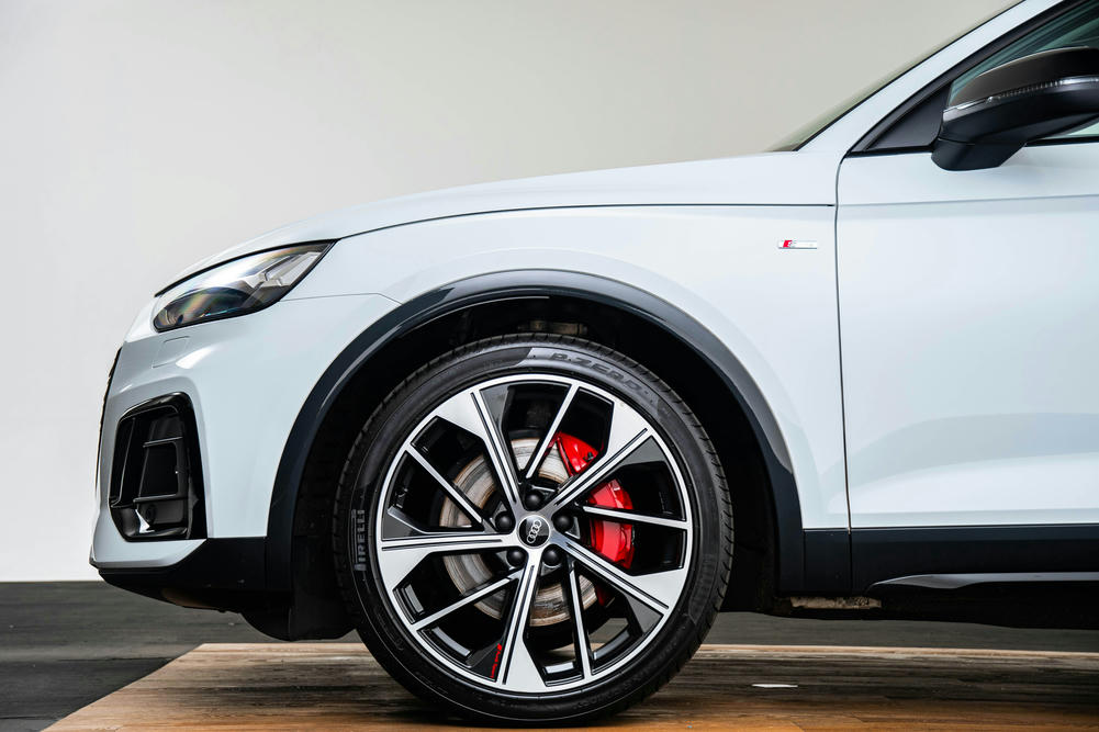 Q5 met 21 inch - Audi Sport, 5-V-spaak-offset, antracietzwart, glansgedraaid