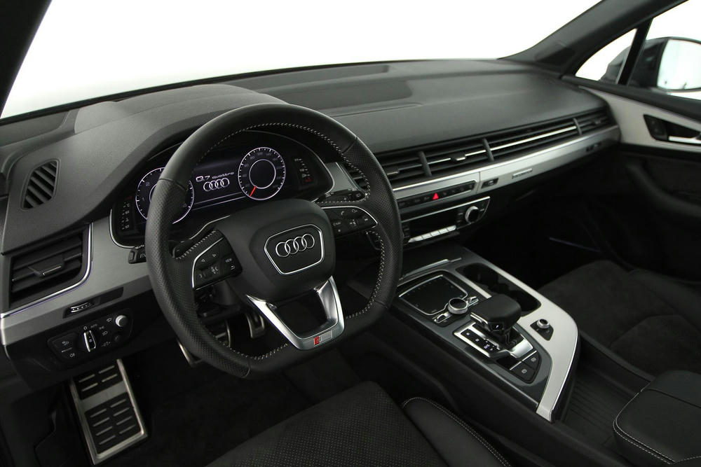Q7-interieur_1.jpeg