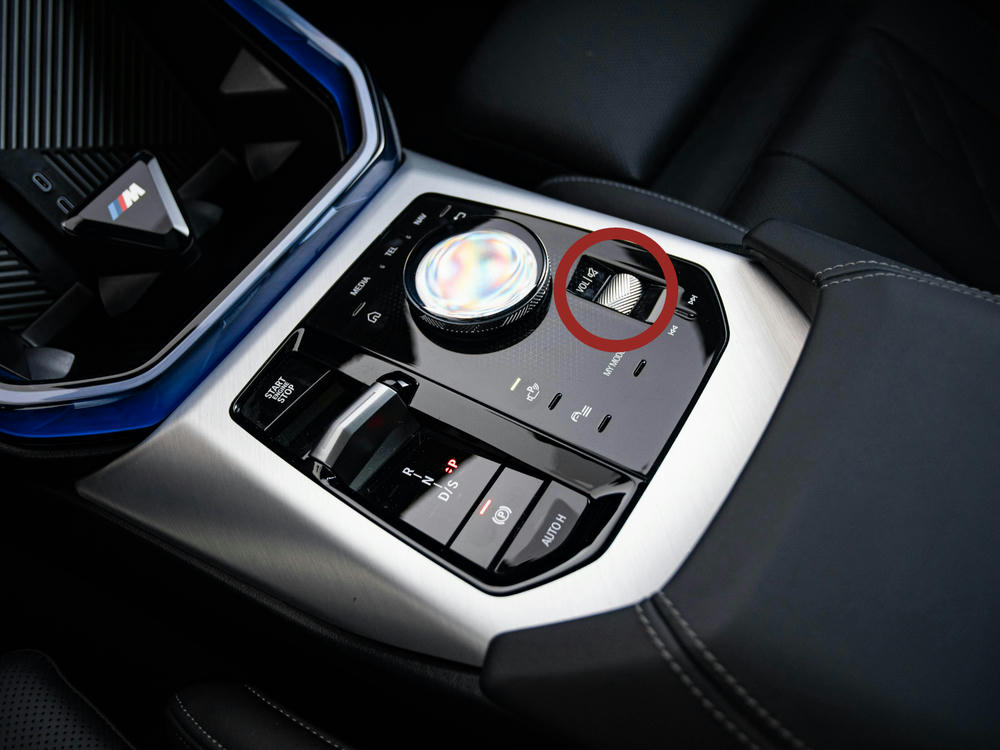 Volume knop in de BMW X3 30e met iDrive 9