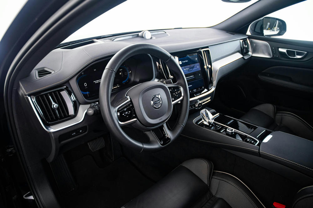 Volvo - V60 T8 Recharge Ultimate Dark - 1533182 - Interieur (9)