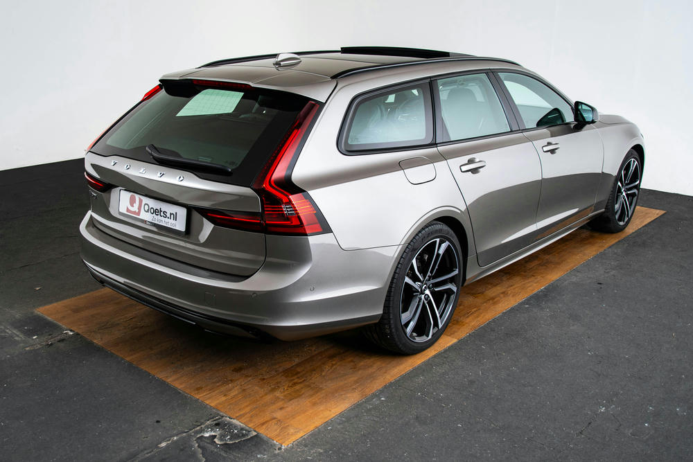 Volvo - V90 T6 Recharge AWD R-Design - 1176323 - Exterieur (17)