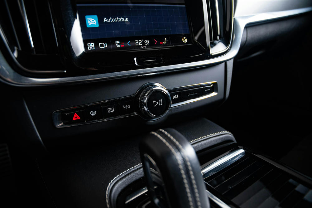 Volvo - V90 T6 Recharge AWD R-Design - 1176323 - Interieur (18)