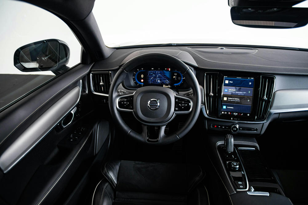 Volvo - V90 T6 Recharge AWD R-Design - 1176323 - Interieur (26)