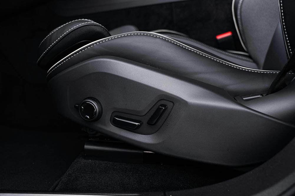 Volvo - XC60 T6 Recharge AWD Ultra Black Edition - B110026 - Interieur (4)