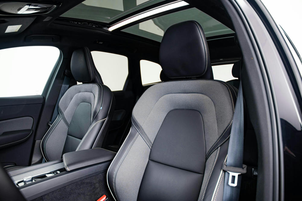 Volvo - XC60 T8 Recharge AWD Plus Black Edition - B100231 - Interieur (4) (1)