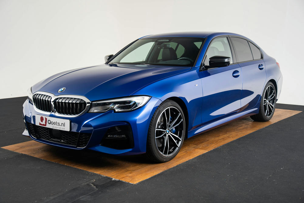 BMW 330i Sedan Portimao Blau
