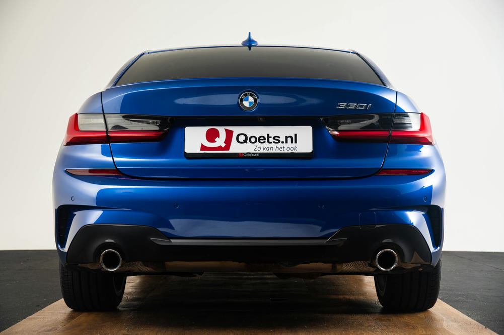 BMW 330i Sedan Portimao Blau