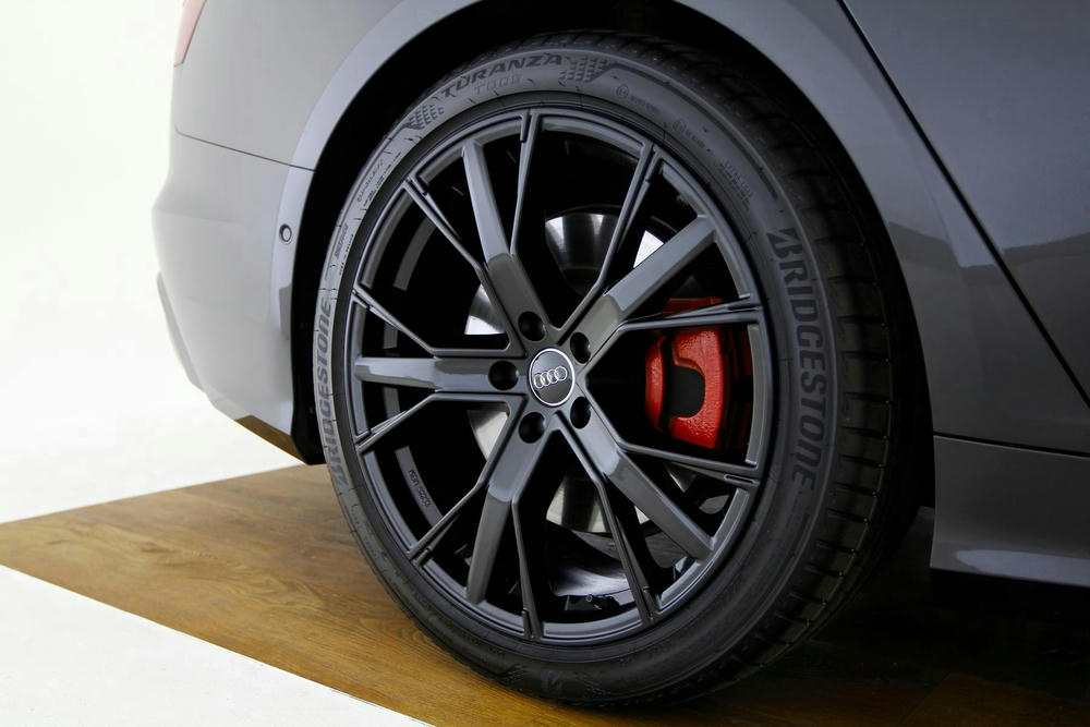 audi met Velgen, gegoten lichtmetaal 8,5J x 20 5-arm-design