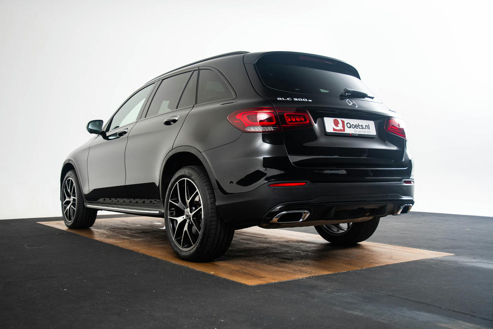 Mercedes-Benz GLC 300 e 4MATIC Obsidiaanzwart