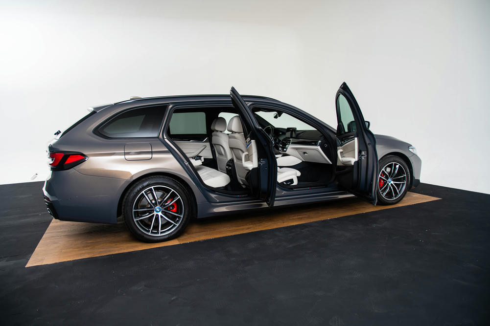 BMW 530e Touring Alvit Grau