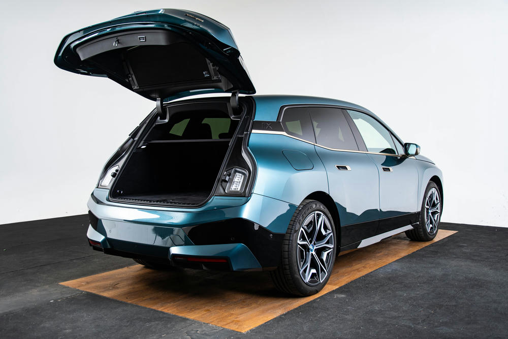 BMW iX in Blue Ridge Mountain