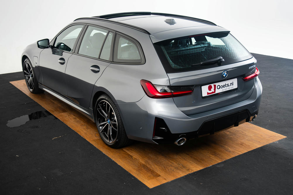 BMW 330e Touring Skyscraper Grau