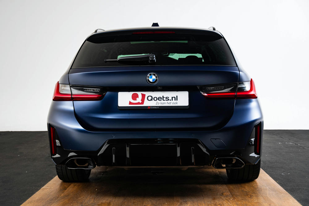 BMW M340i Touring in de kleur Frozen Tanzanite Blue