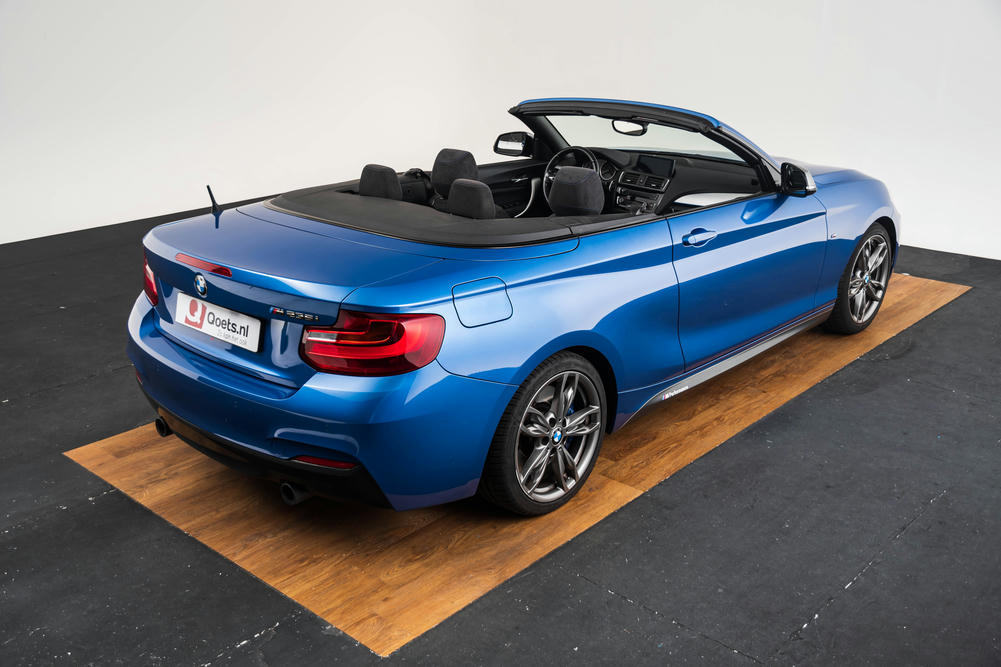 BMW M235i Cabrio Estoril Blau
