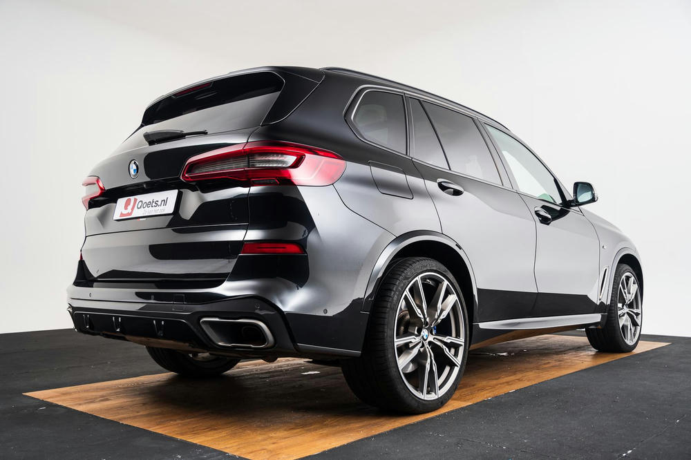 bmw-x5-xdrive-m50.JPG