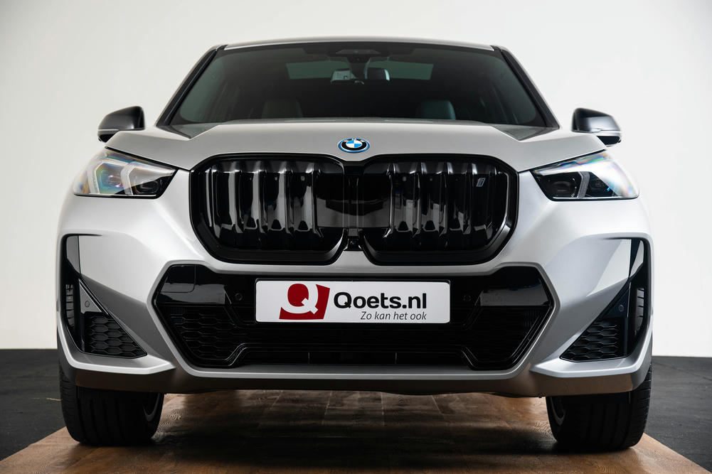 BMW iX1 xDrive30 Spacesilber metallic