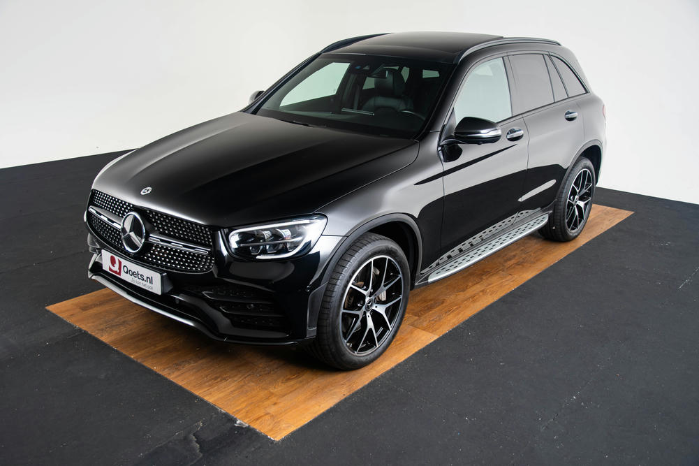 Mercedes-Benz GLC 300 e 4MATIC Obsidiaanzwart