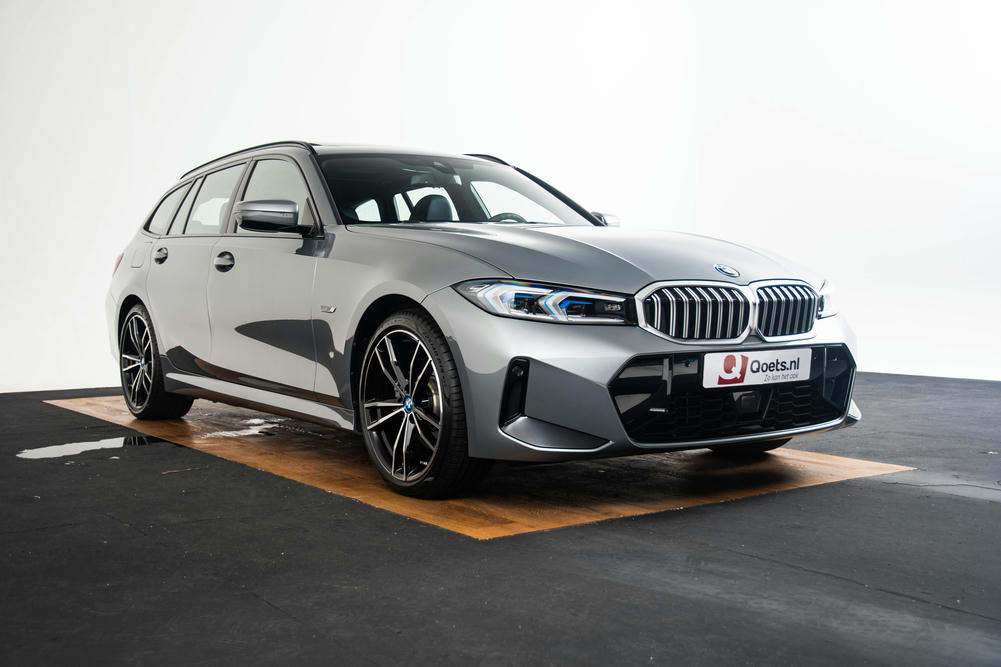 BMW 330e Touring Skyscraper Grau