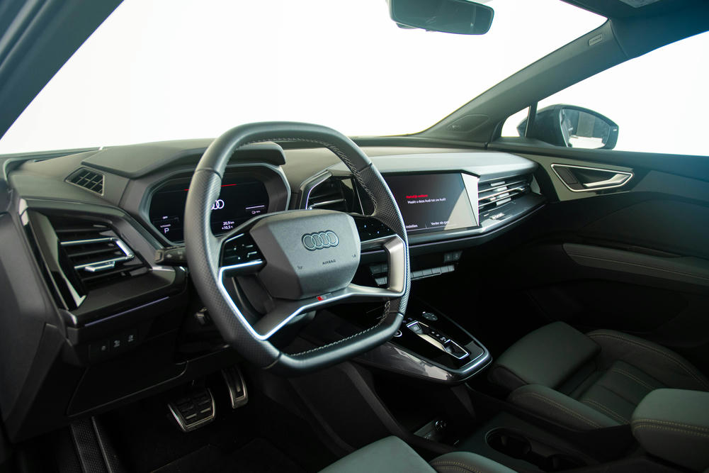 Vierspaaks lederen sportstuurwiel