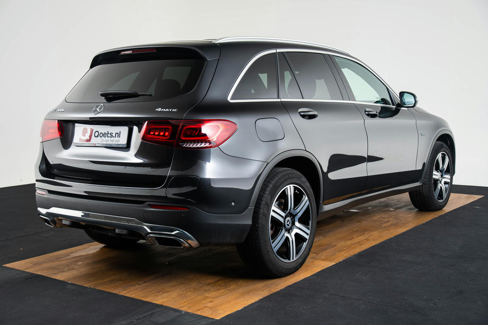 Mercedes GLC 300e achteraanzicht
