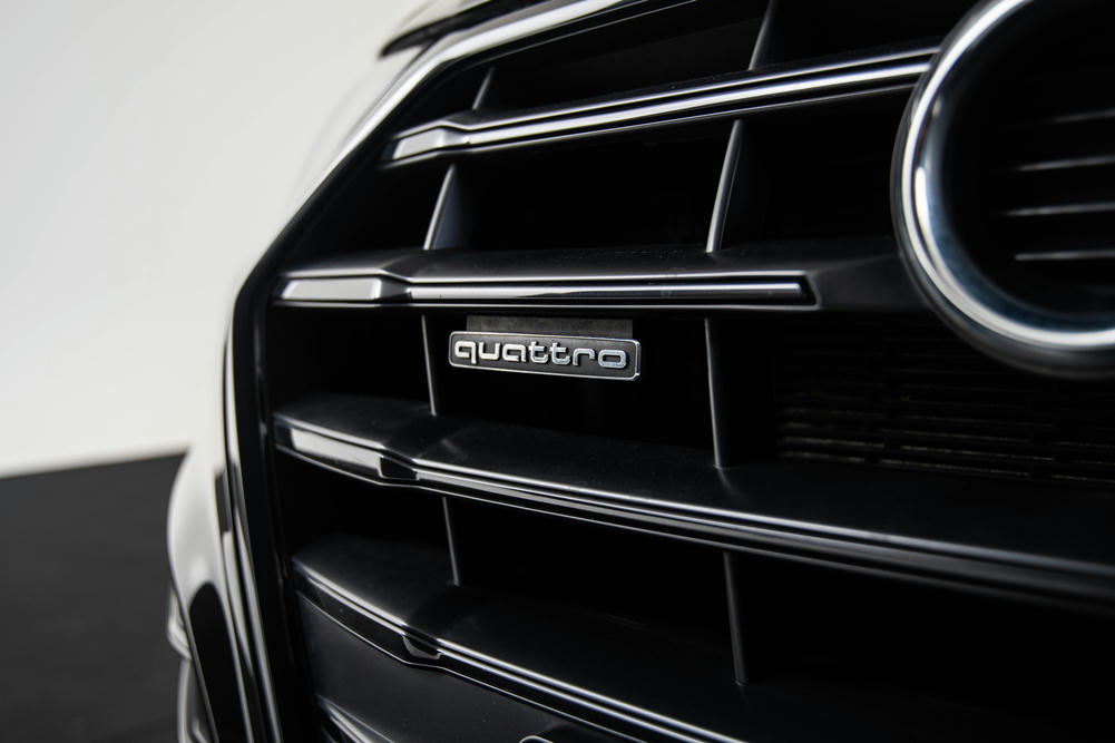 Quattro logo in de voorgril