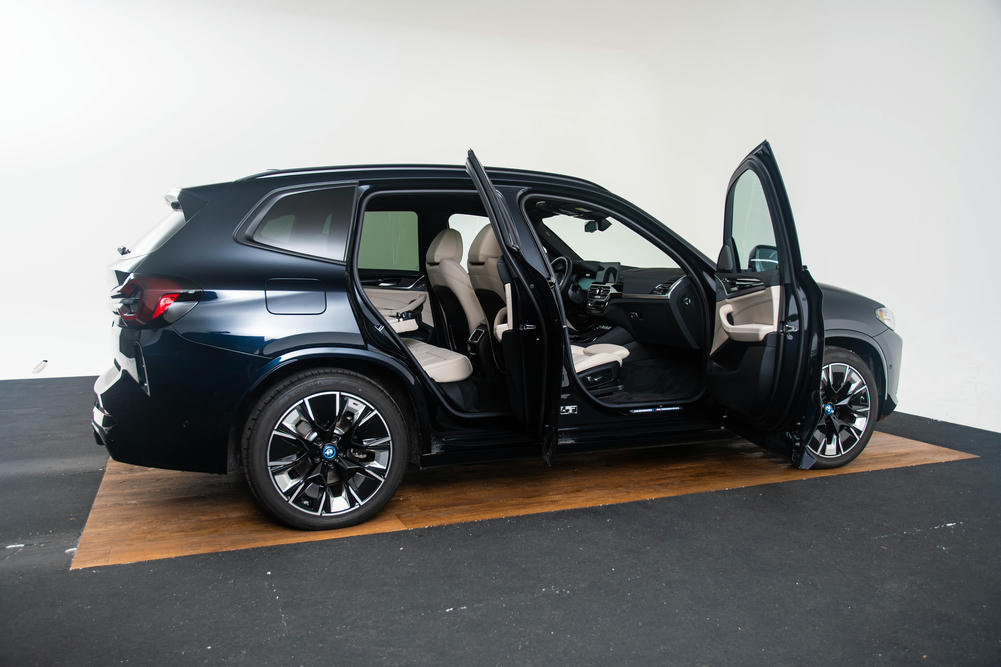 BMW iX3 Phytonicblau