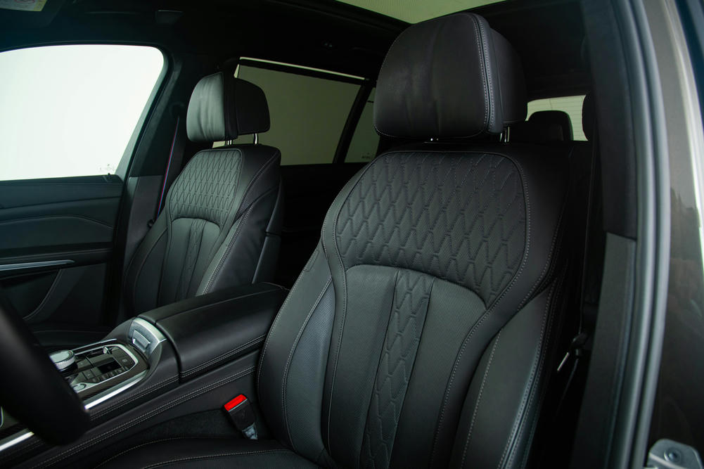 BMW X7 stoelen voor