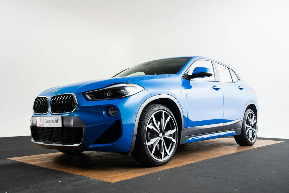BMW X2 sDrive20i Arctic Misano Blue
