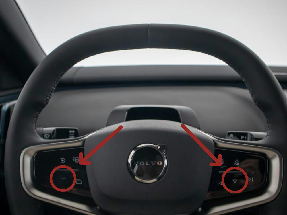 en ▽ knoppen voor reset Volvo EX30