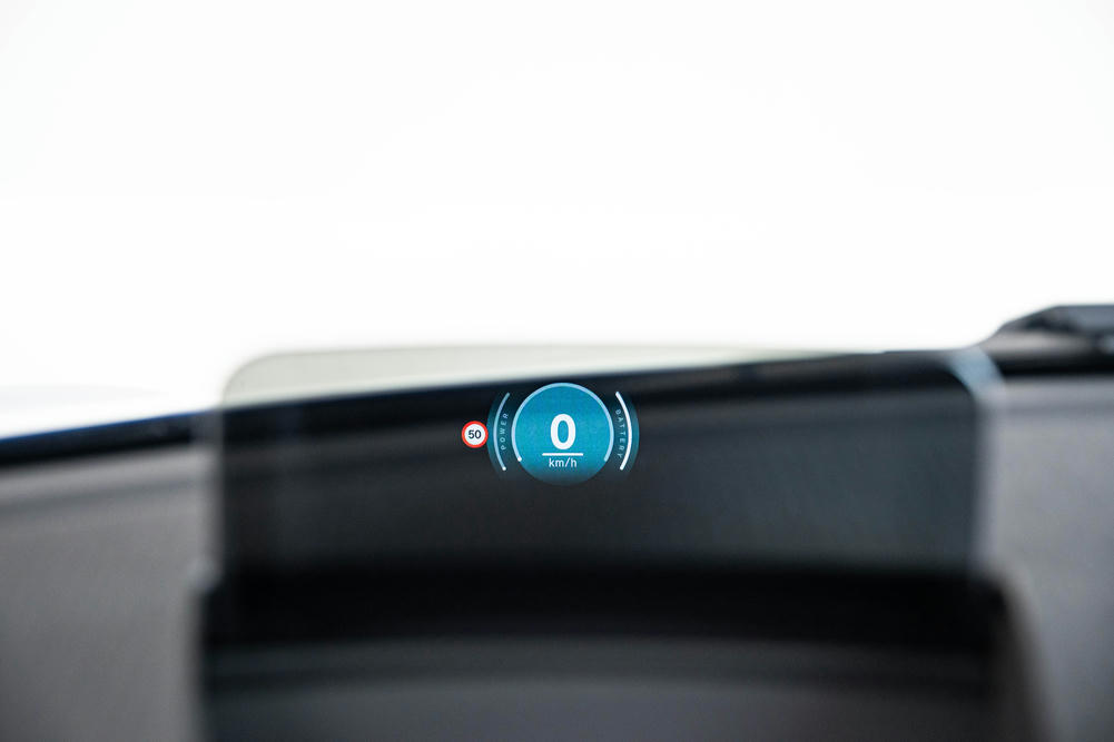 MINI Electric leer wit achter stoelen