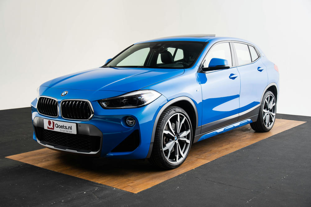 BMW X2 sDrive20i Arctic Misano Blue