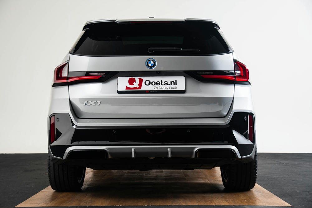 BMW iX1 xDrive30 Spacesilber metallic