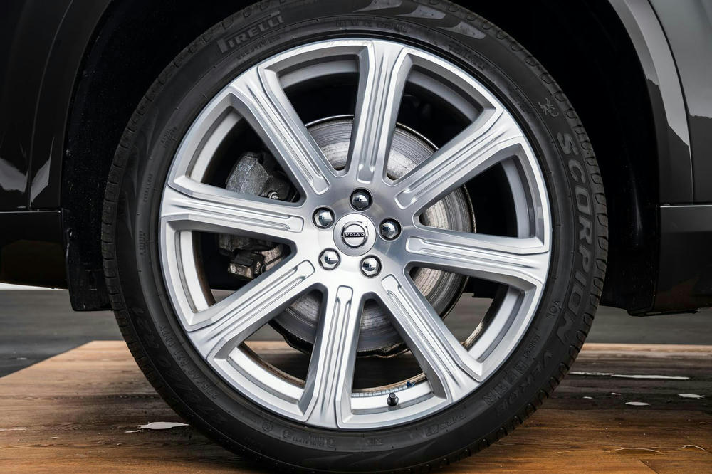 volvo XC90 21 inch 8 spaaks dichtbij