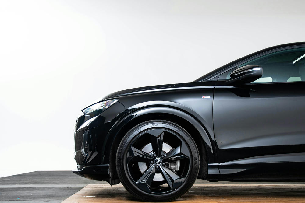 zwarte elgen op een Q4