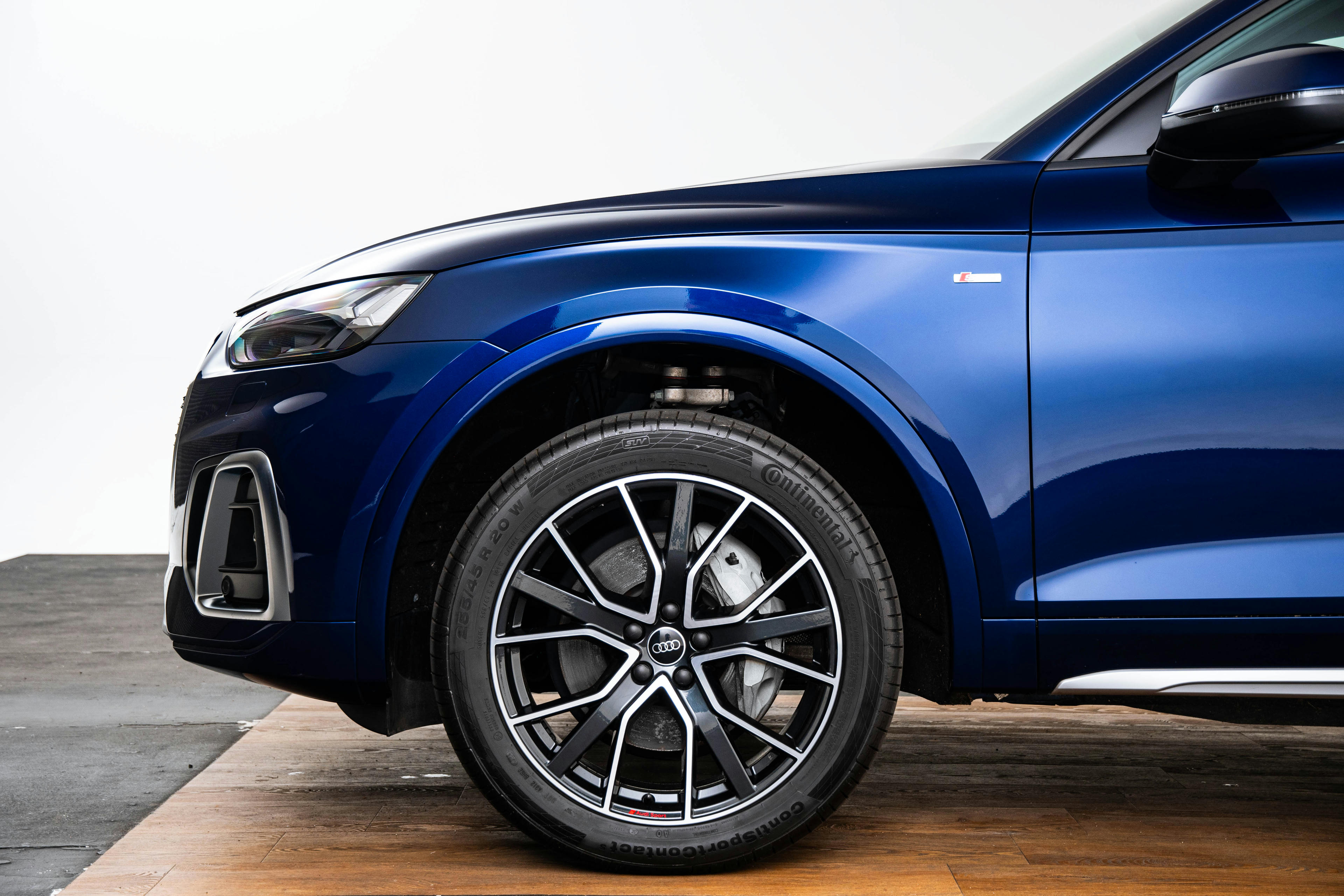Car image 17