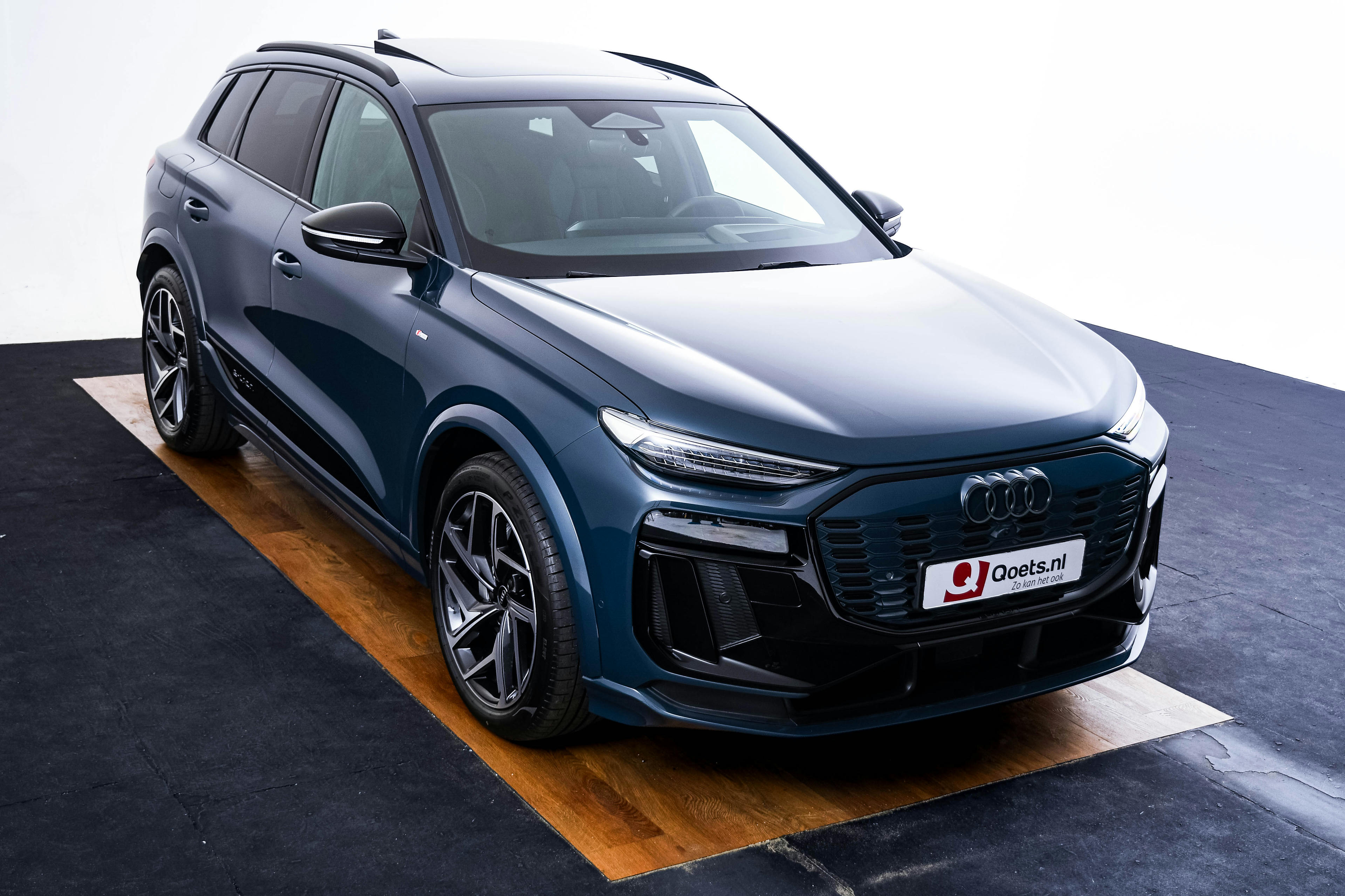 Car image 13