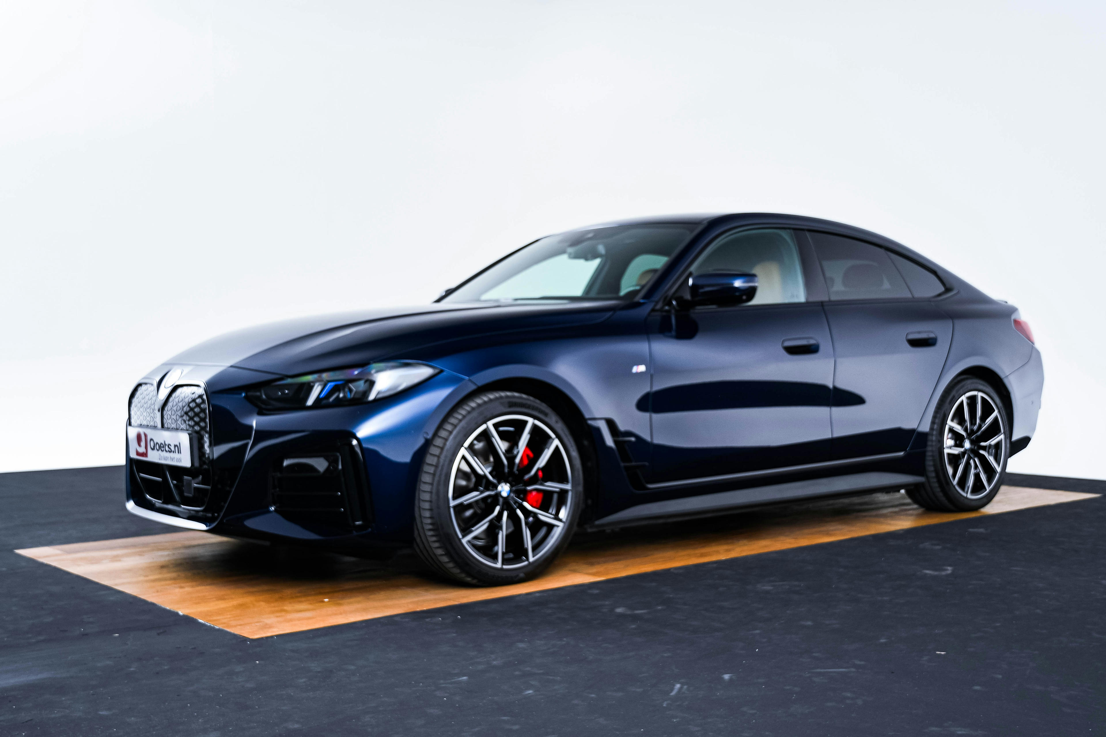 Car image 12