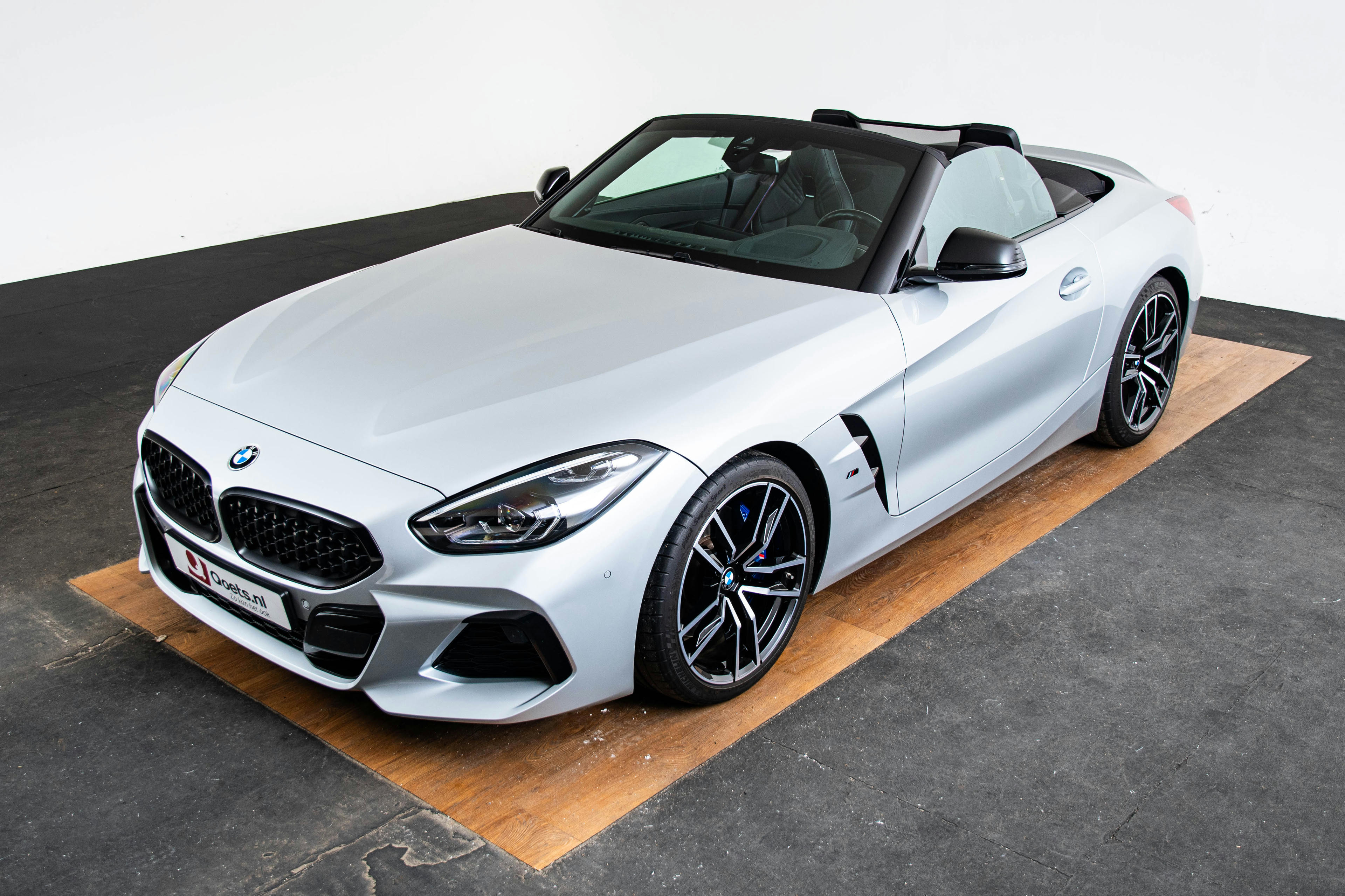 Car image 3