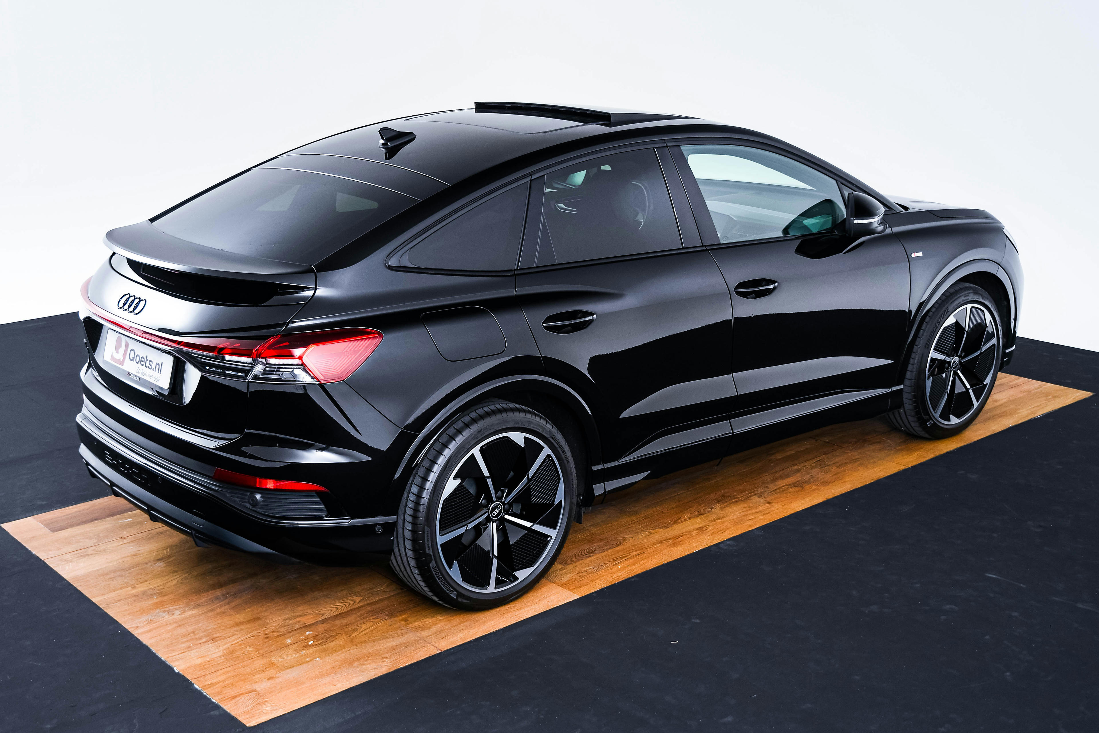 Car image 14