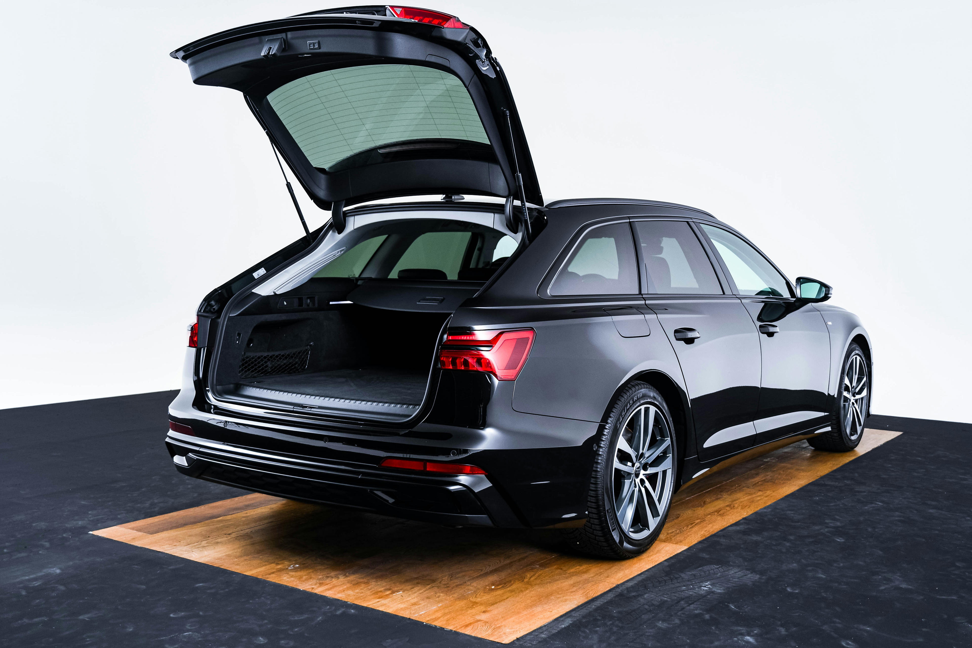Car image 9