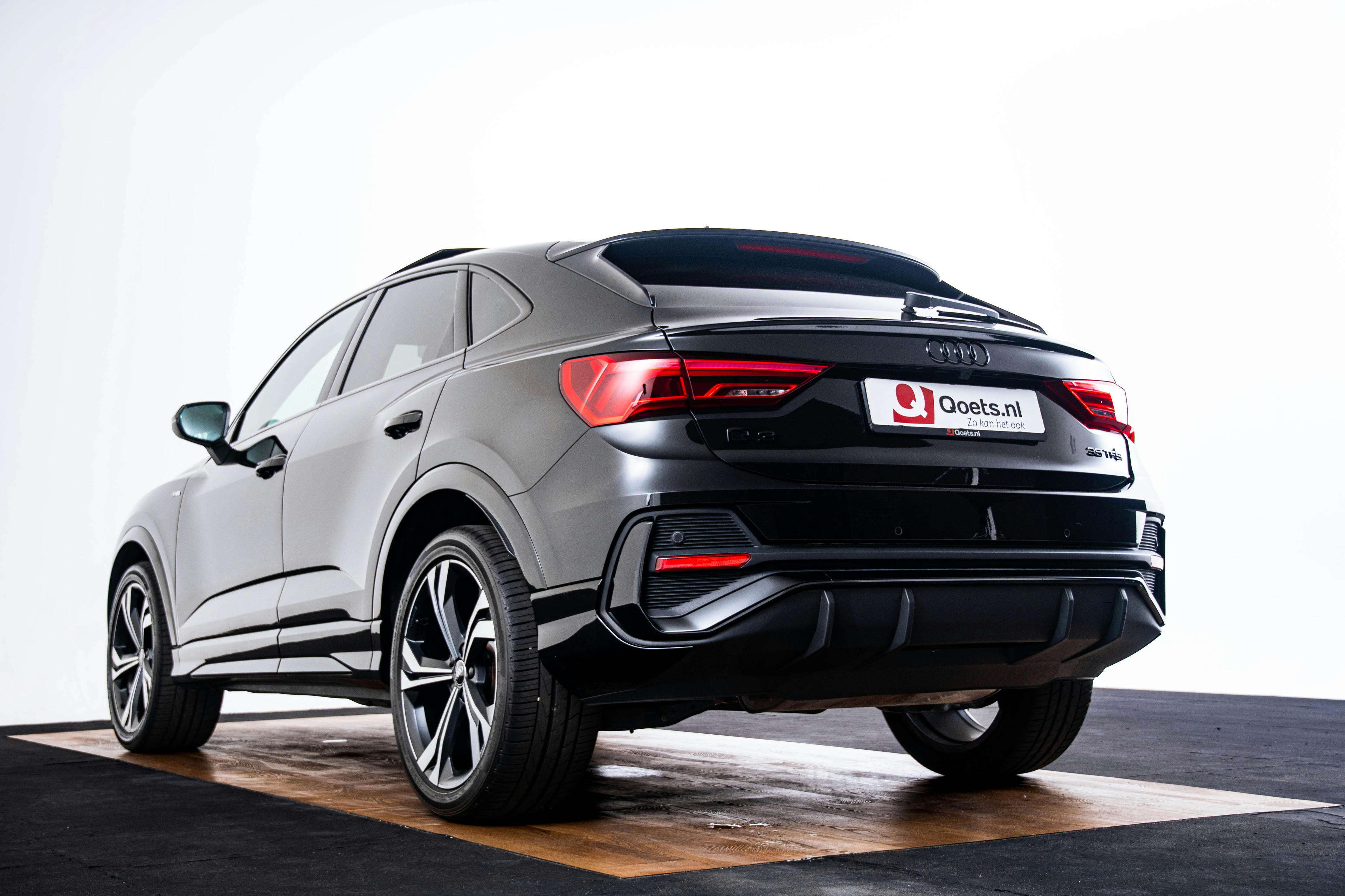 Car image 18