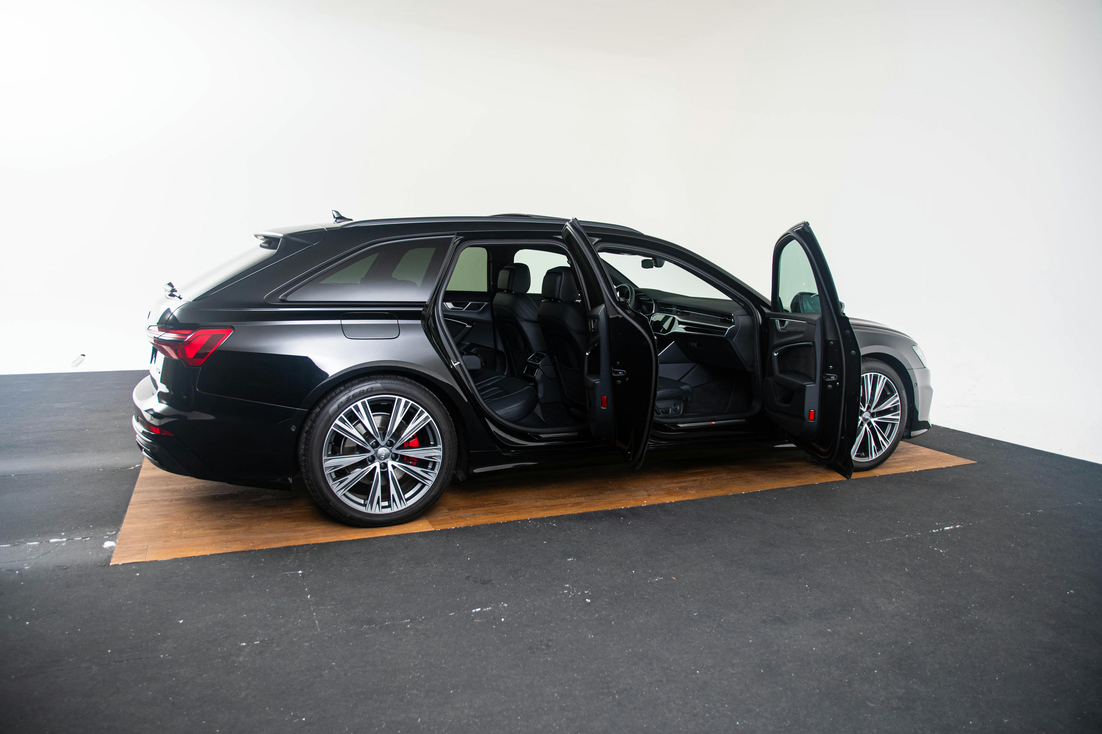 Car image 4