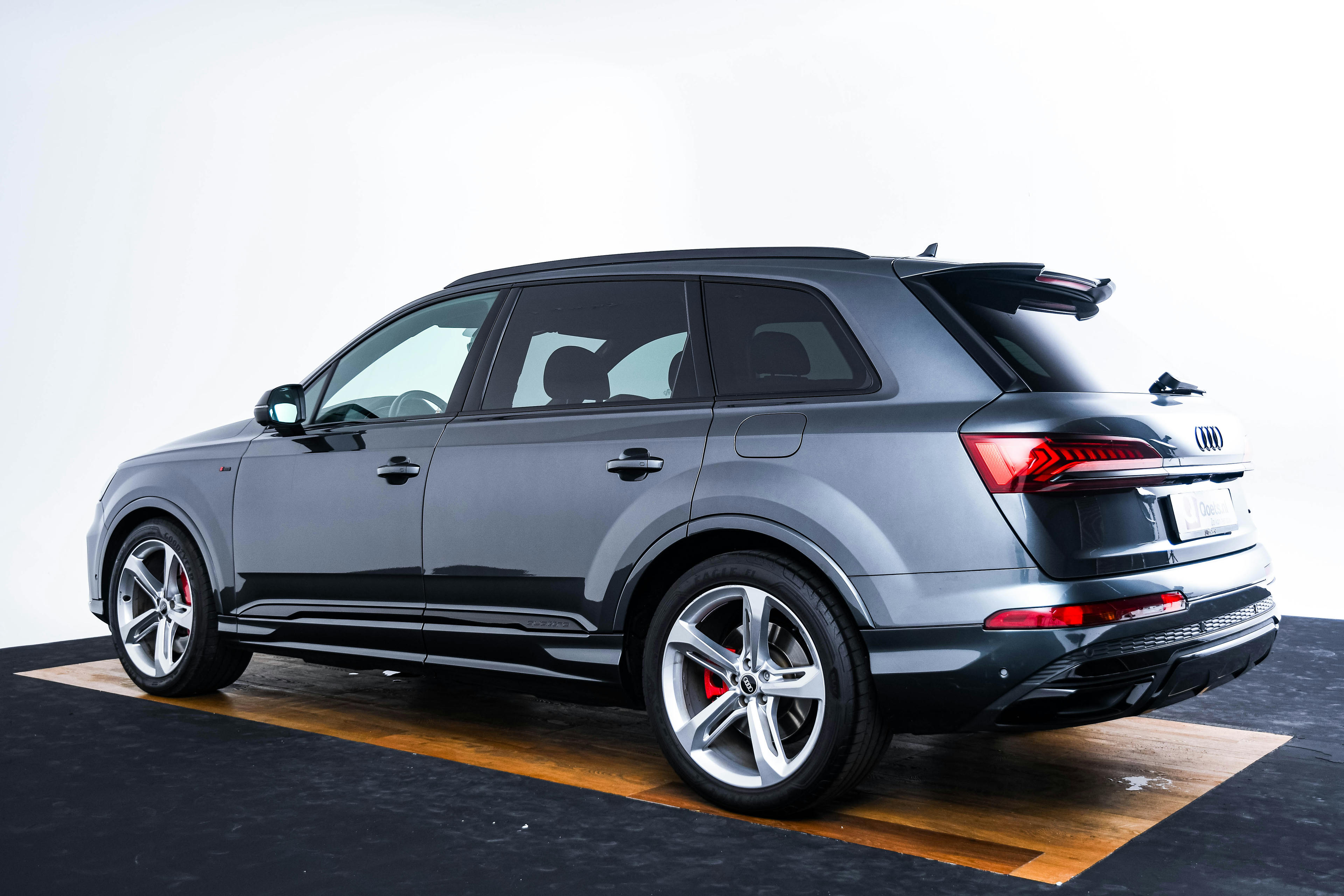 Car image 9