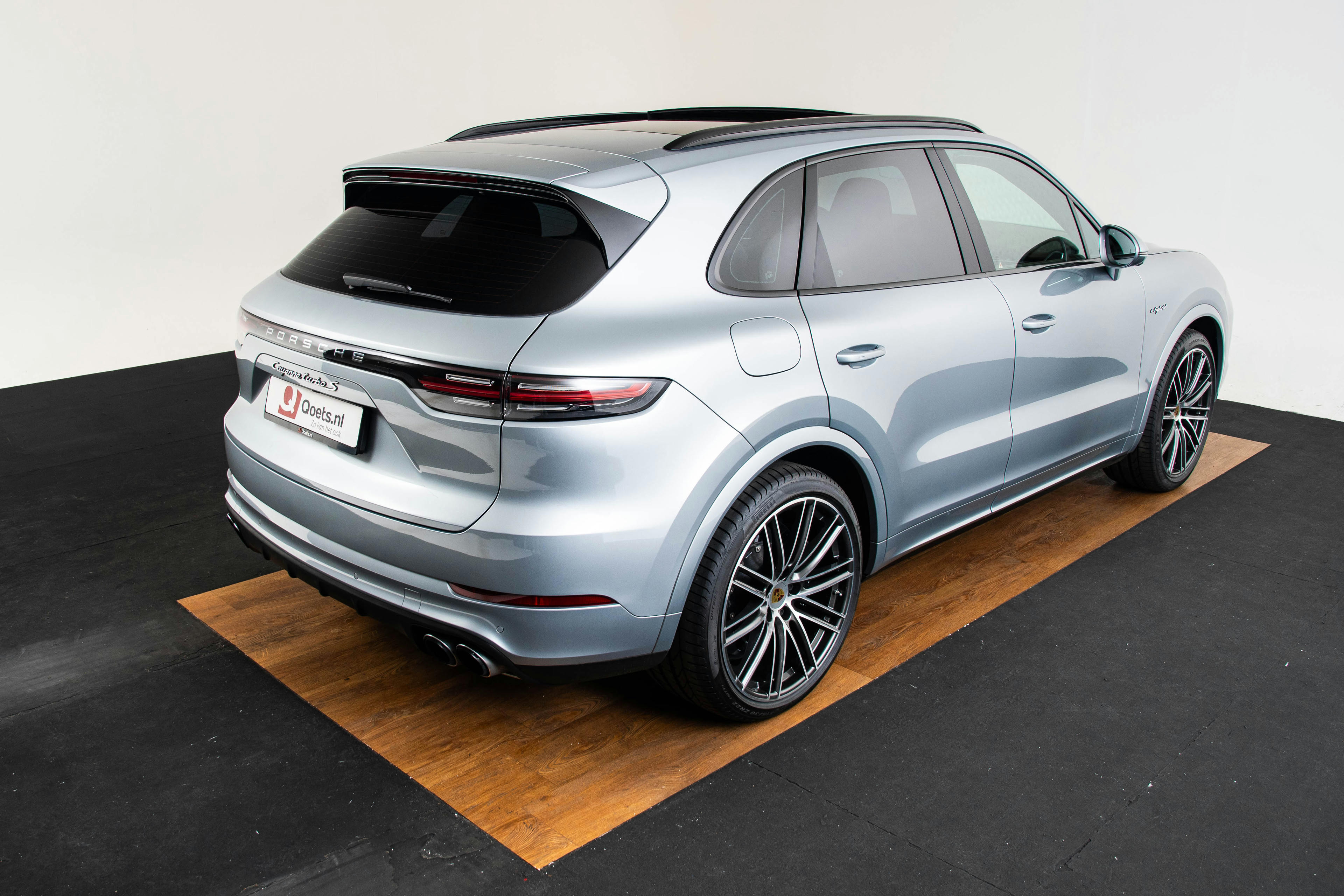 Car image 5