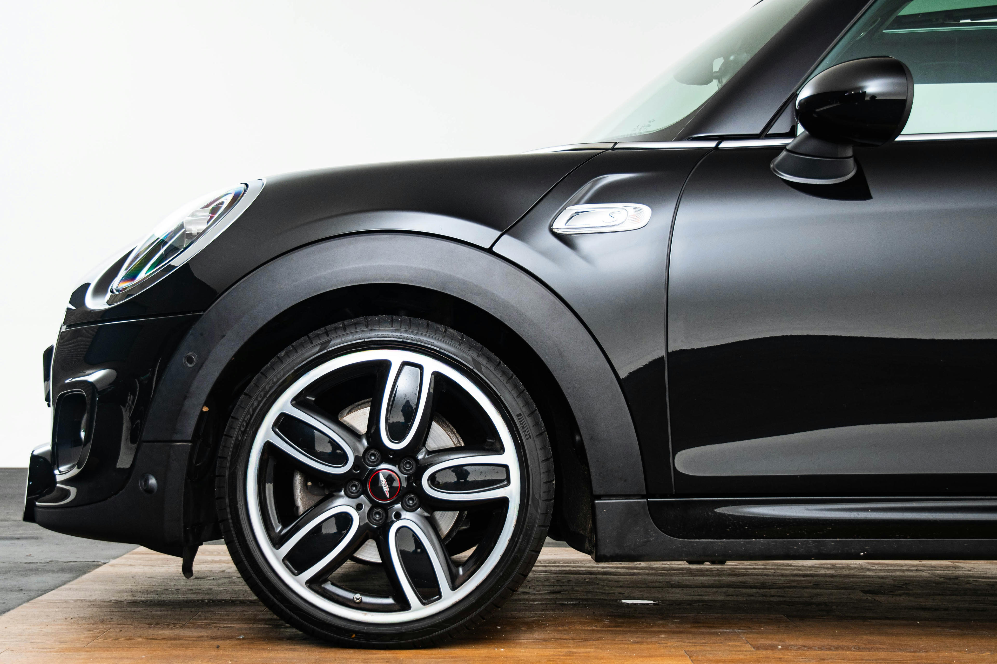 Car image 2