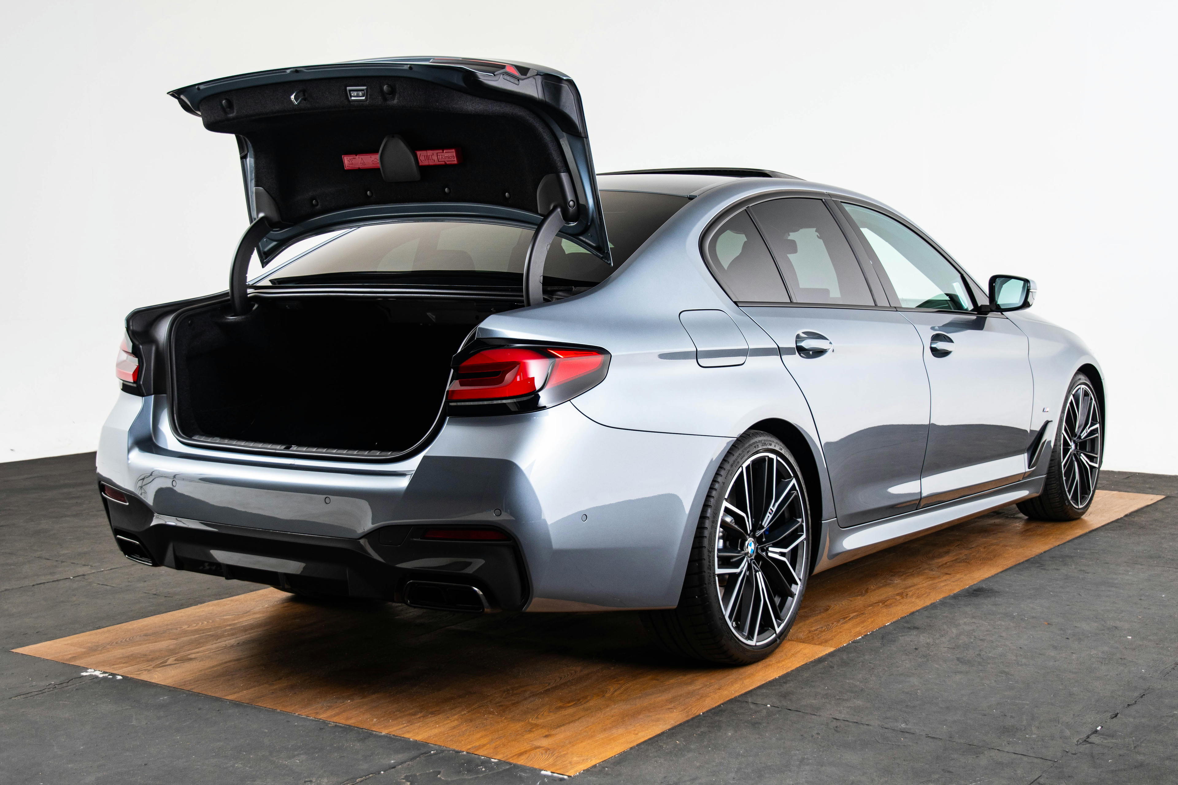 Car image 15