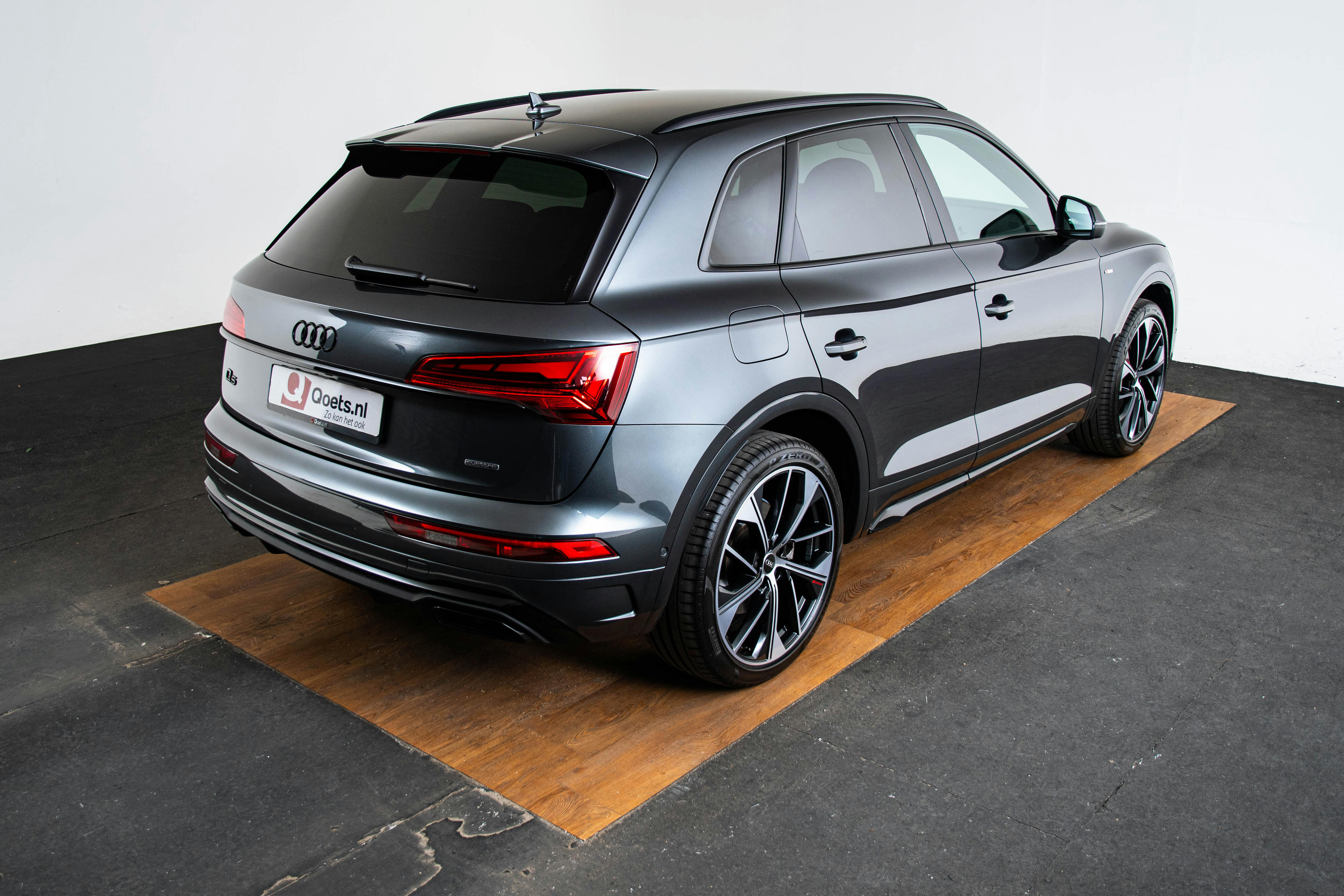 Car image 8